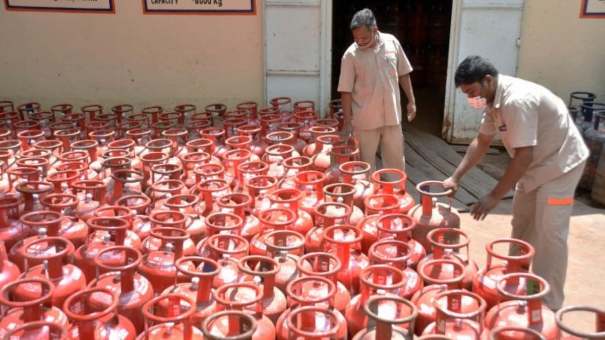 Beneficiaries shy away from LPG schemes after price hike