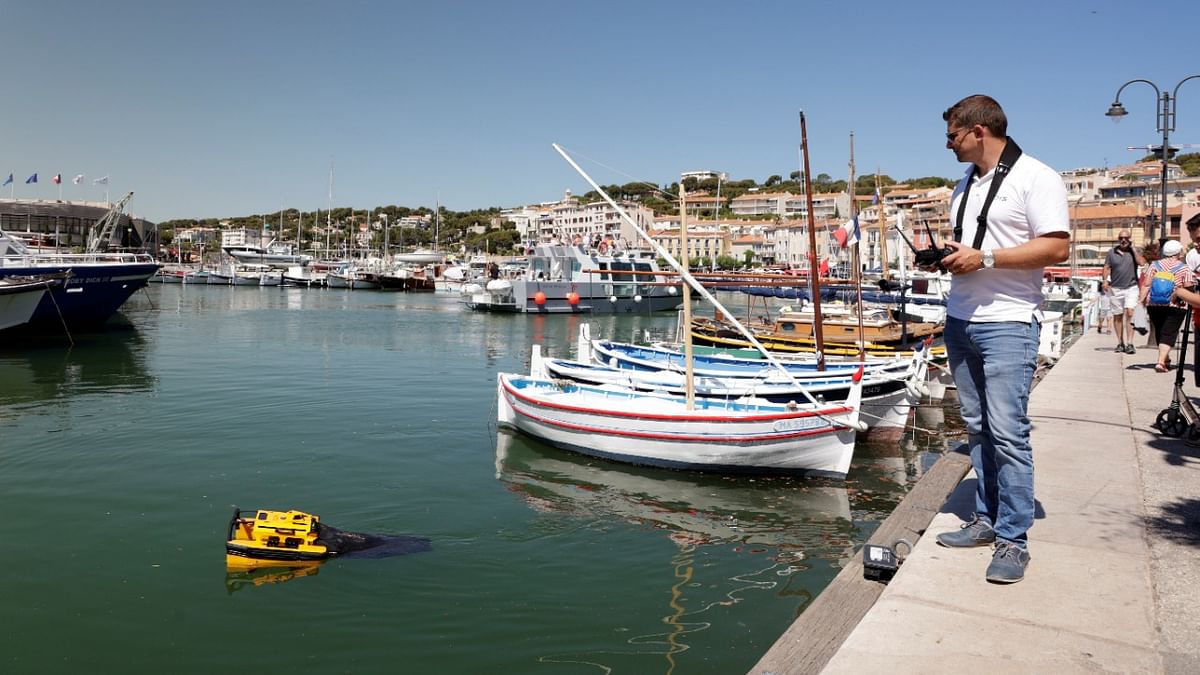 Meet Jellyfishbot, the robot that likes to eat sea trash