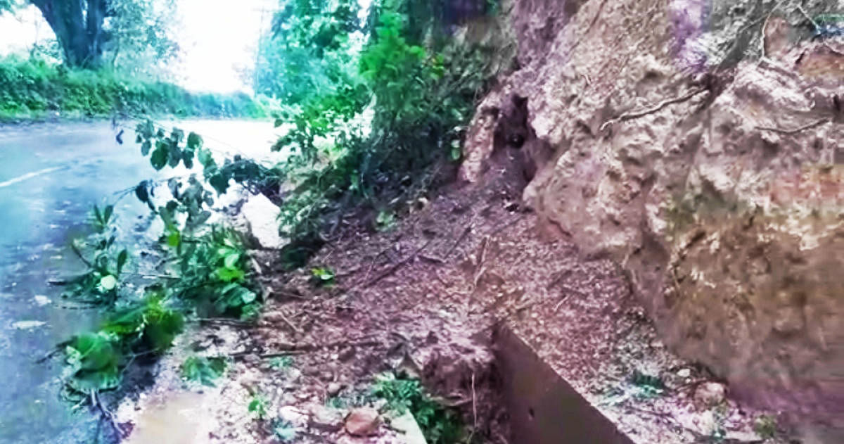 Makkanduru residents face threat of landslides
