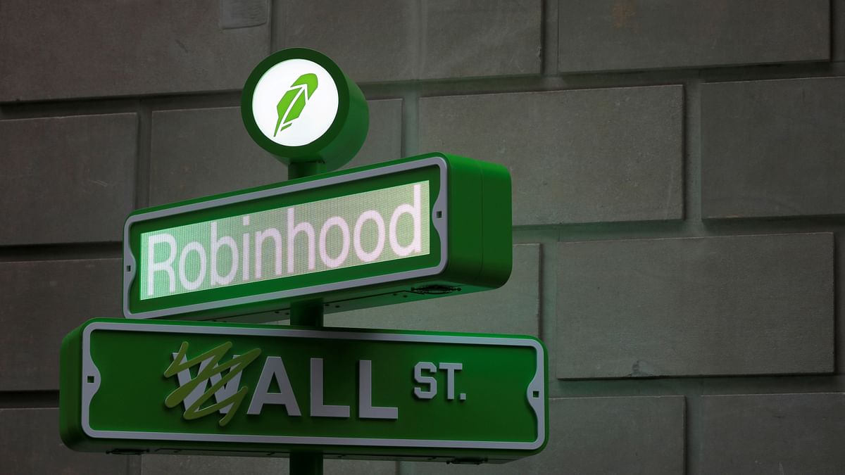Robinhood sparks buzz on Reddit, shares up 15%