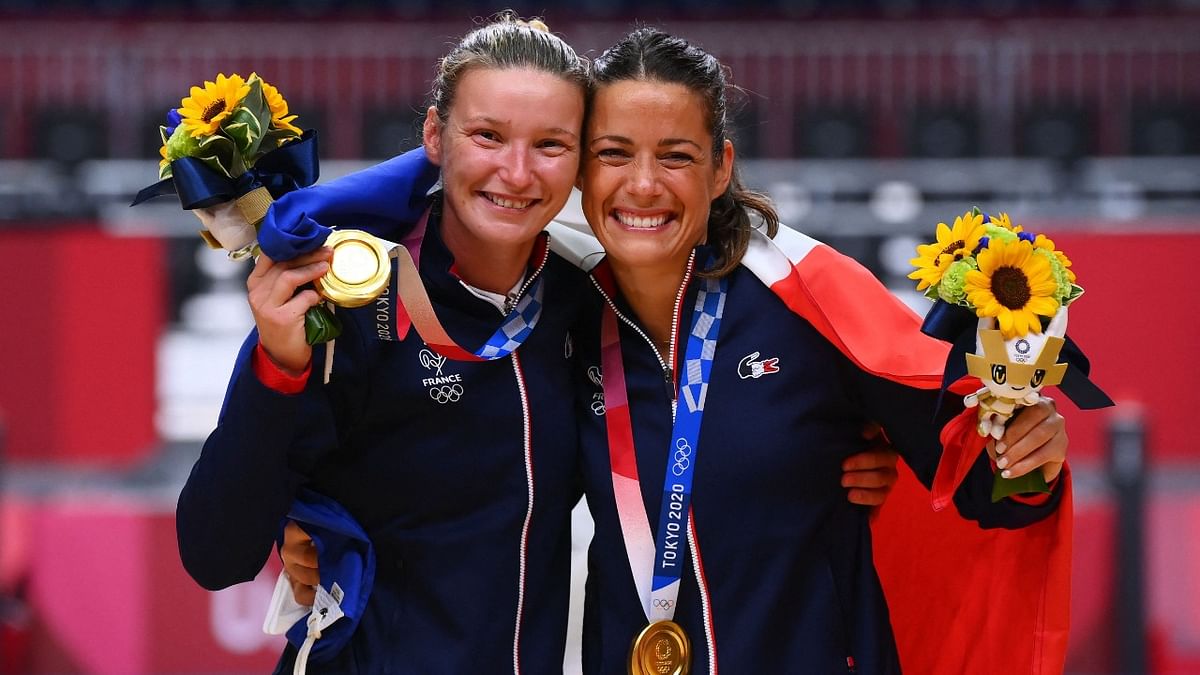 France beats Russian team to win women's handball gold