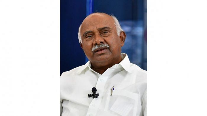 Don't fight for portfolios: Vishwanath to ministers 