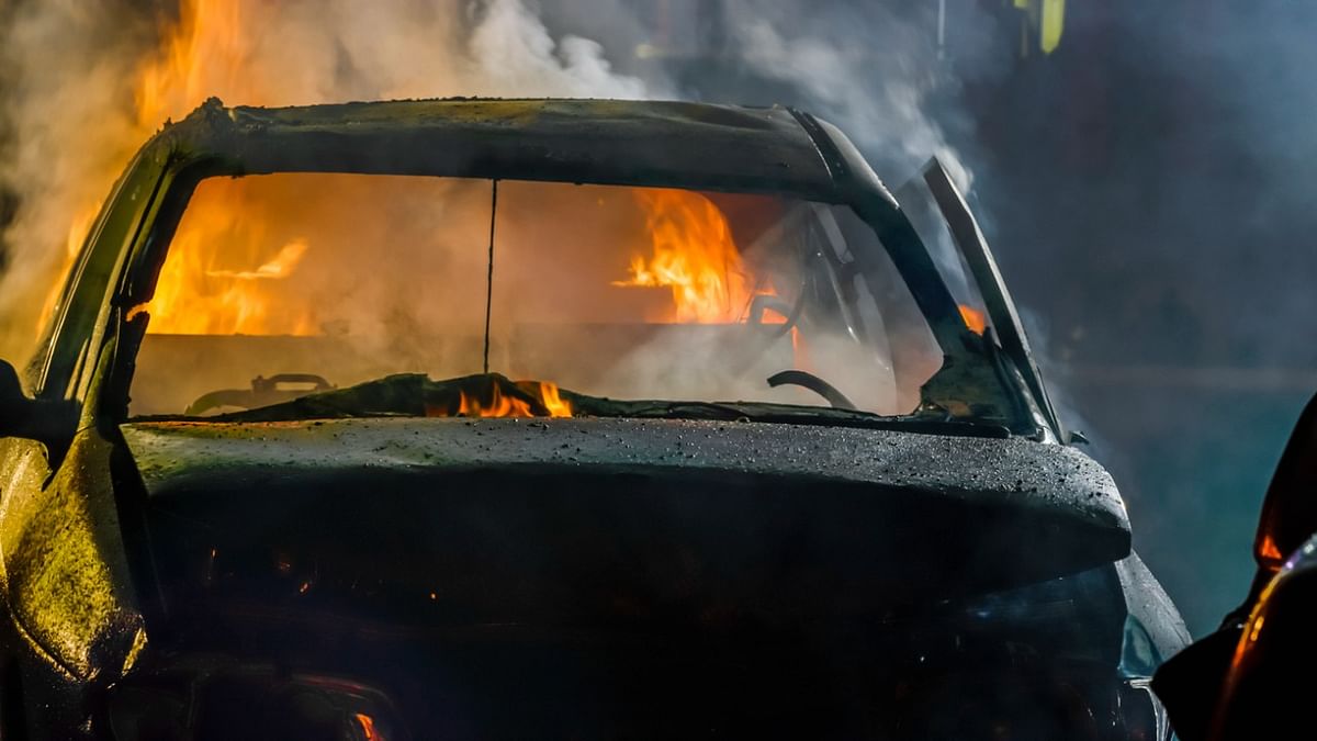 Man sets self, woman on fire inside car for rejecting marriage proposal