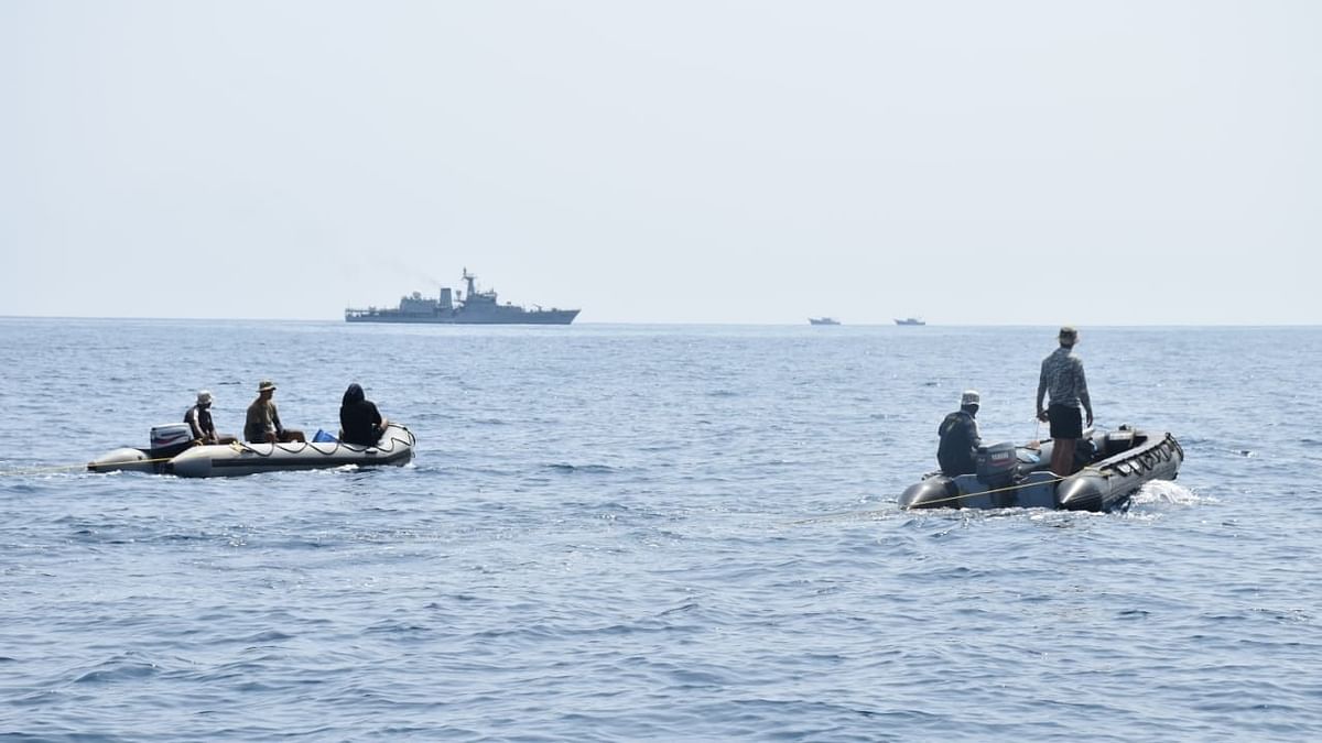 Navy searches for missing fishermen off Mangaluru coast