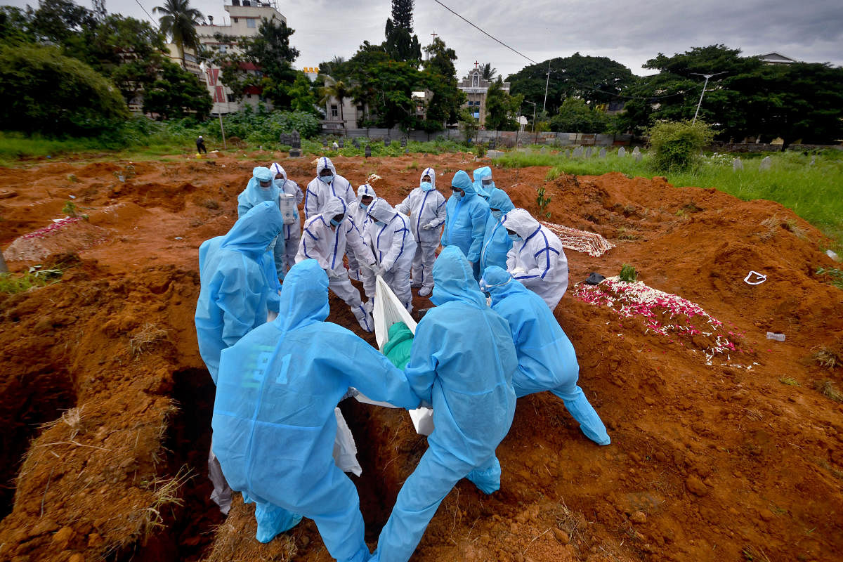 Pandemic adds extra stepsto funerals, but help at hand