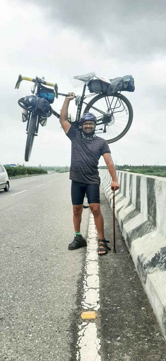 Cyclist with handicap riding from Thrissur to Ladakh