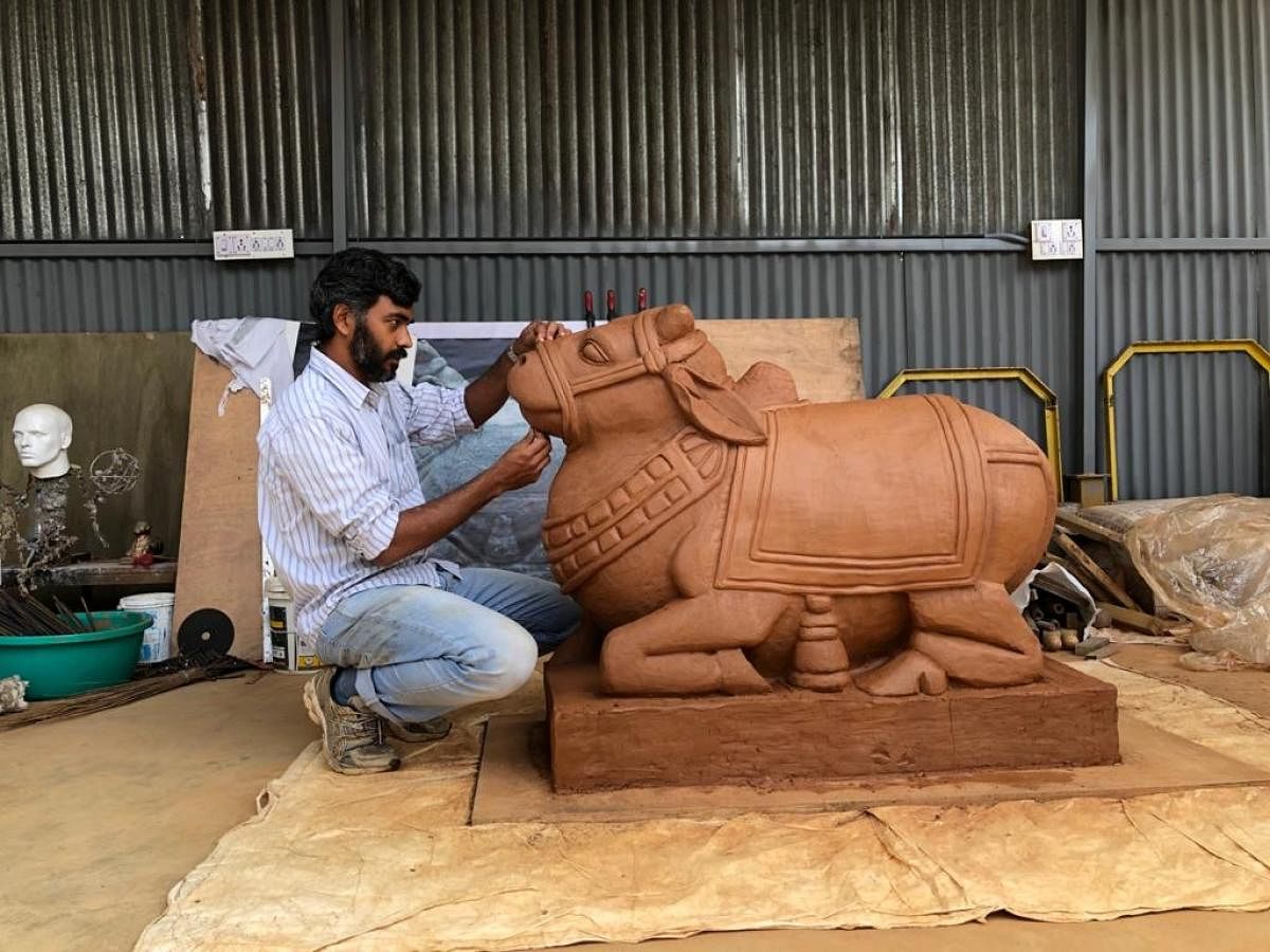 Traditional sculptors in dire straits