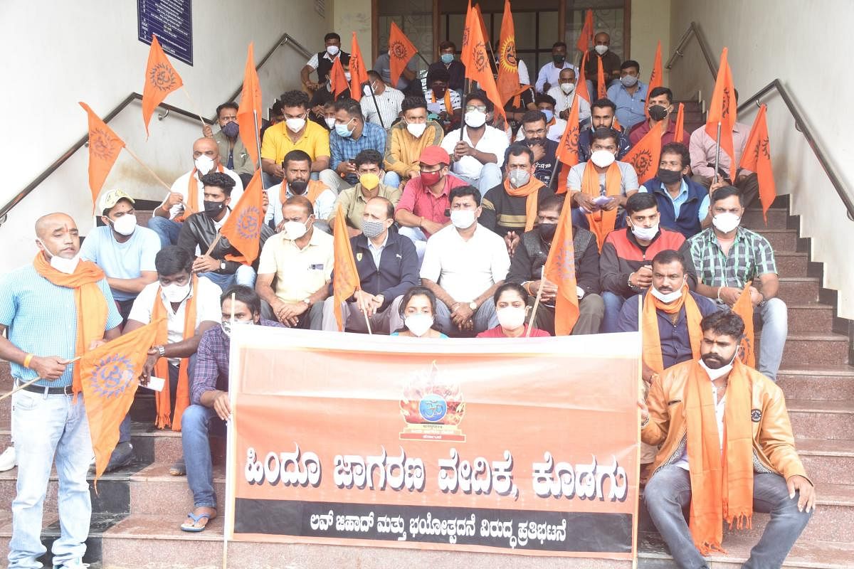 Hindu outfits protest against love jihad