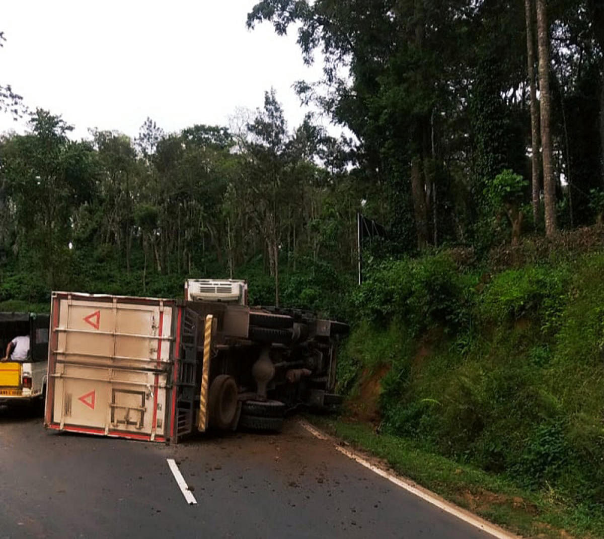 Lorry cleaner dies in road accident