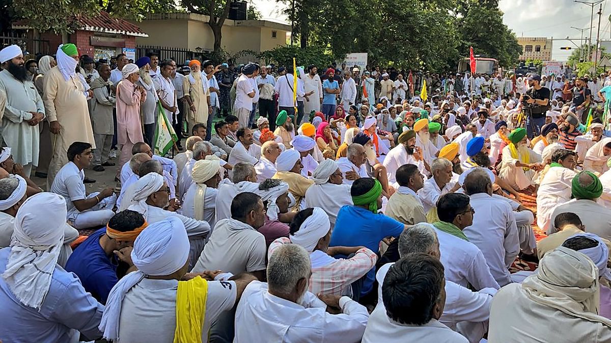 Karnal standoff: Another round of talks between farmers, officials on Saturday