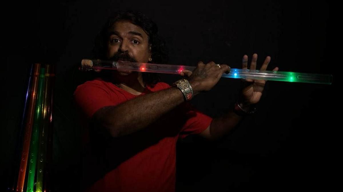 Pravin Godkhindi creates e-flute with glow lights
