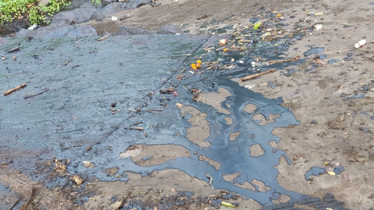 Huge oil patches around Mumbai region beaches