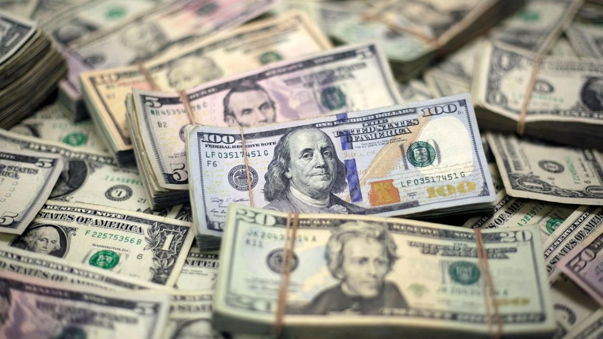 Dollar stands tall as traders brace for tapering