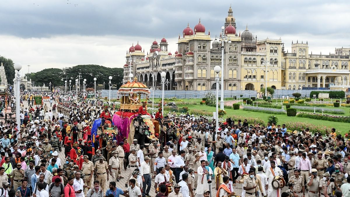 Thousands flout Covid rules as they converge for Jamboo Savari