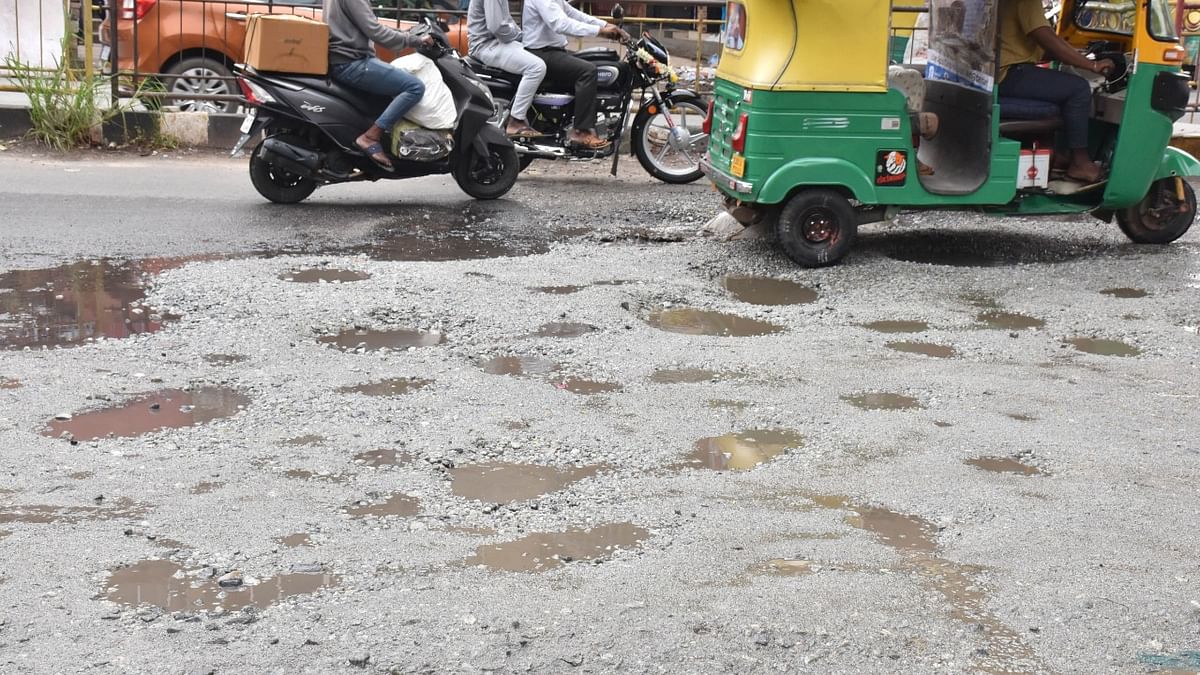 Activists to perform 'pothole pooja' in Bengaluru to embarrass govt