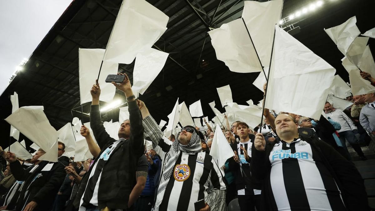 Newcastle asks fans to stop wearing imitation Arab clothing