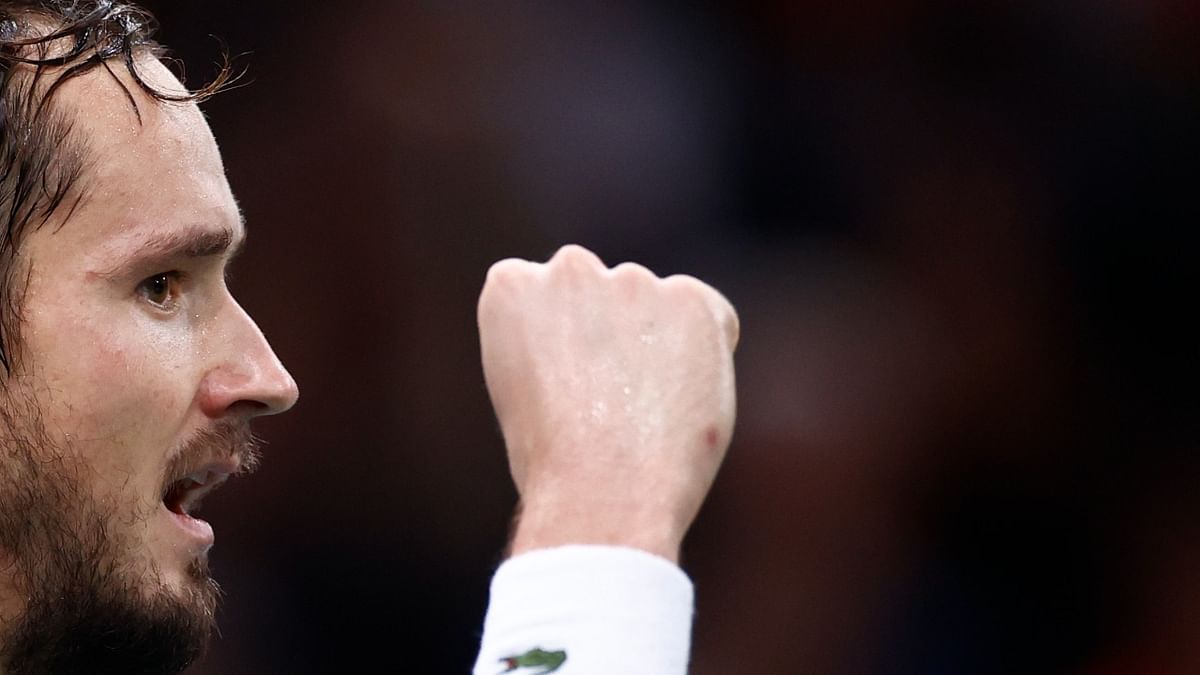 Medvedev joins Zverev, Djokovic in Paris Masters quarters