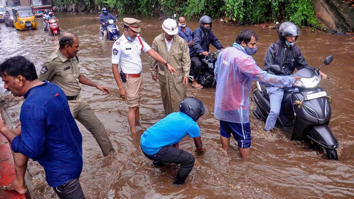 Rains lash Andhra Pradesh's Nellore, Chittoor; four south districts put on high alert