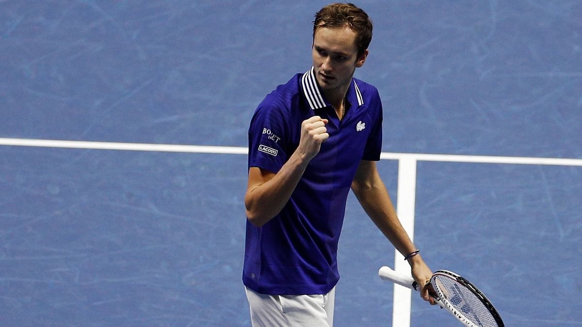 Medvedev and Zverev win; Berrettini injured at ATP Finals