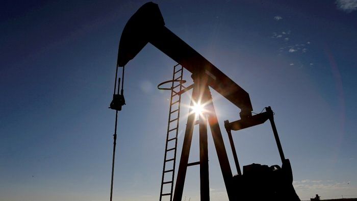 Oil falls as US gasoline stock draw raises prospect of SPR release