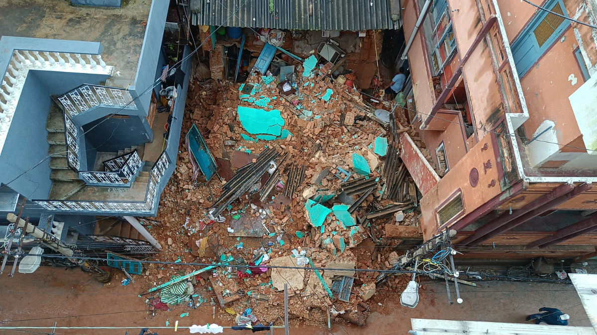 Ulsoor building collapses due to heavy rain, occupants evacuated safely