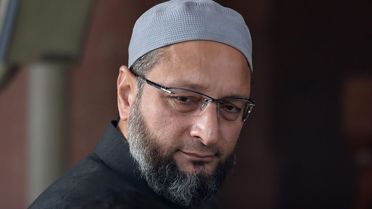 SUV without number plate carries Owaisi in Solapur, cops collect Rs 200 fine from driver