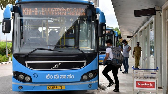 Women pickpockets steal gold from BMTC commuter