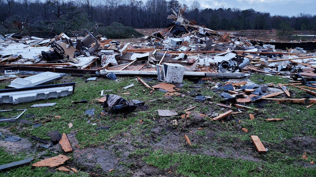 Race to rescue survivors as US tornadoes kill at least 94