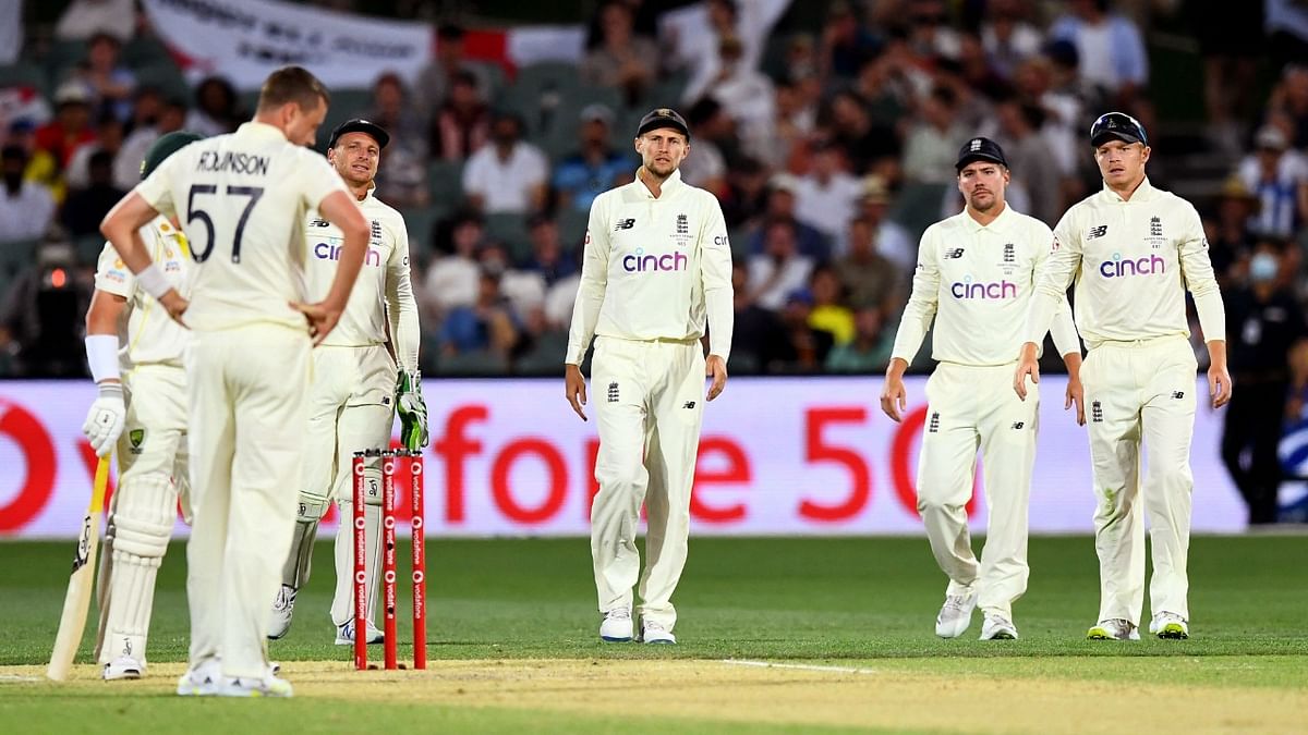 England collapse again as Australia turn screw in 2nd Test
