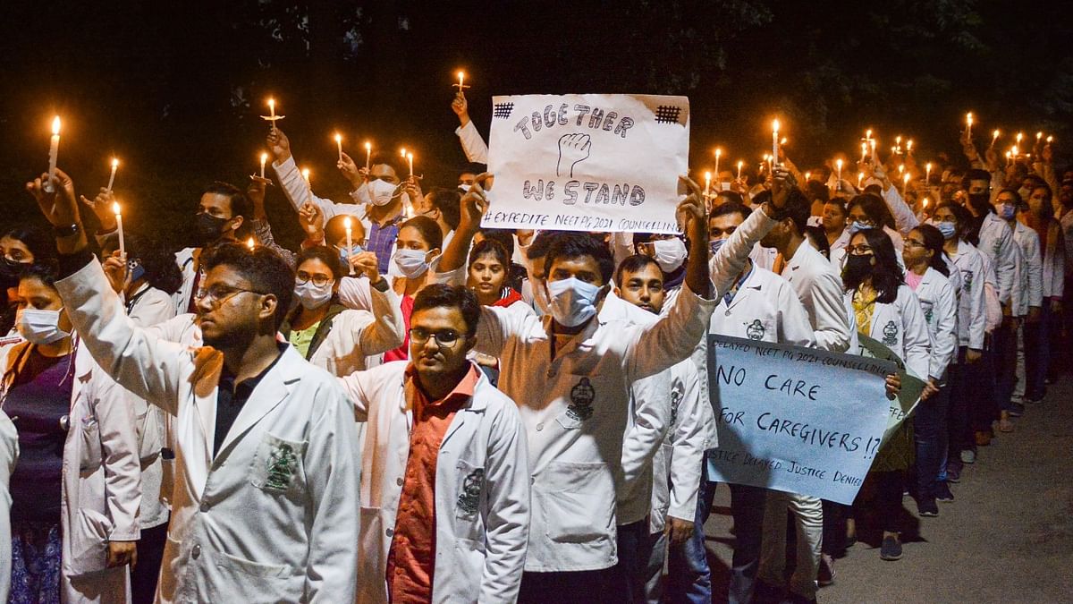 NEET-PG 2021 counselling: Protesting doctors 'return' flowers, 'taali-thaali'