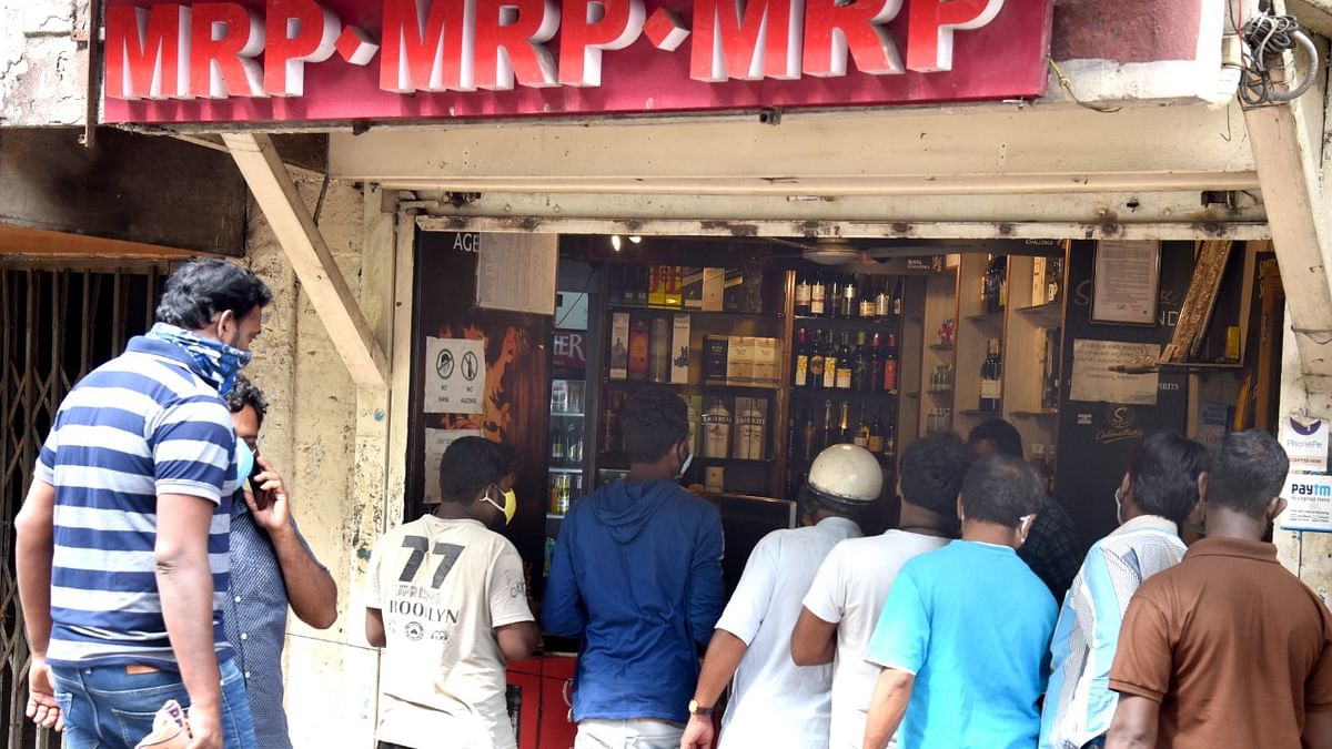 Karnataka liquor shops to be shut during weekend curfew