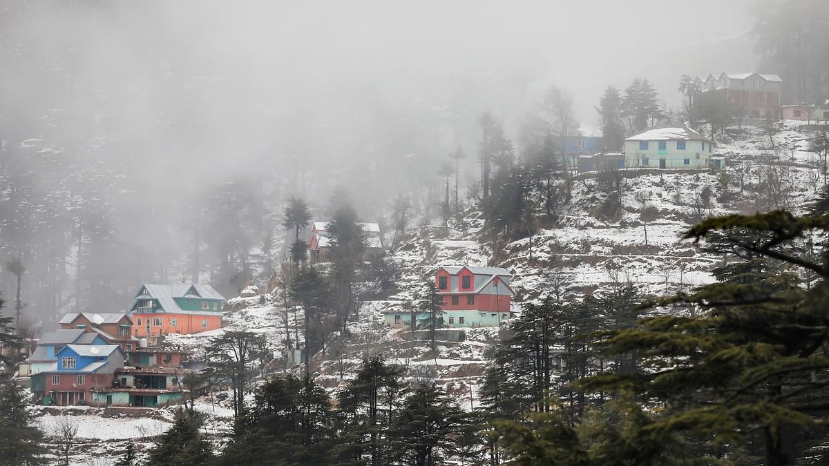 Avalanche alert issued in Kashmir, heavy snowfall predicted