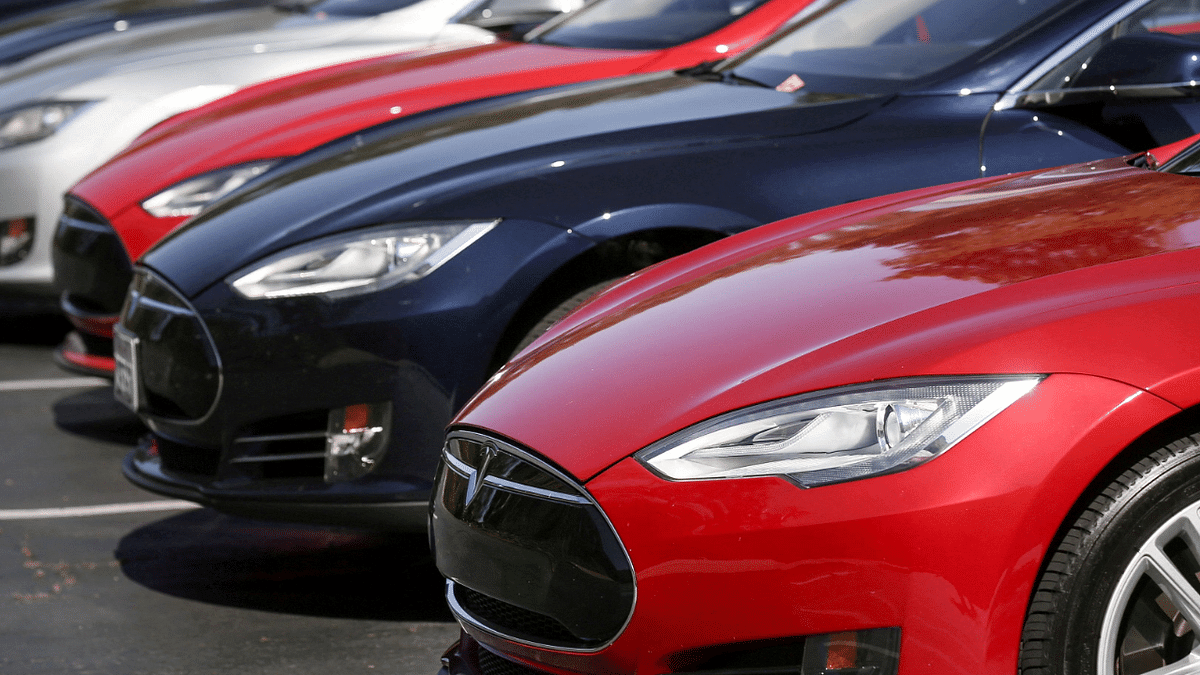 Tesla's full self-driving beta may perform 'rolling stops'