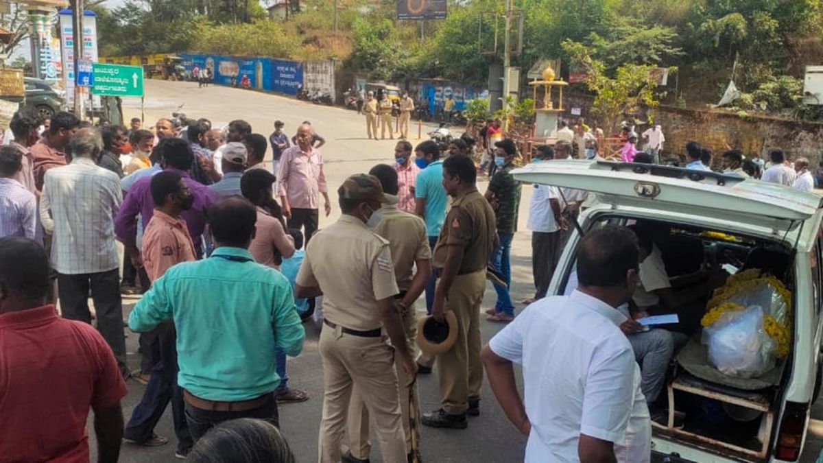 Sringeri Tahsildar's official car driver ends life; family stages protest