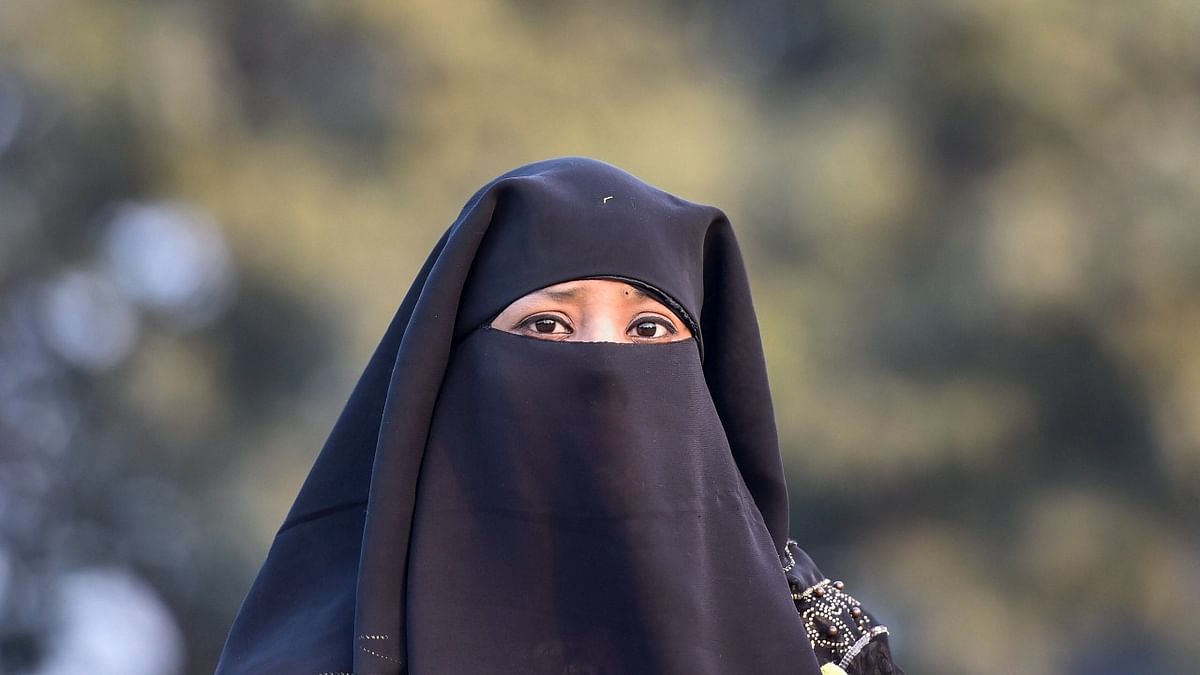 Burqa-saffron shawl issue surfaces in Honnali