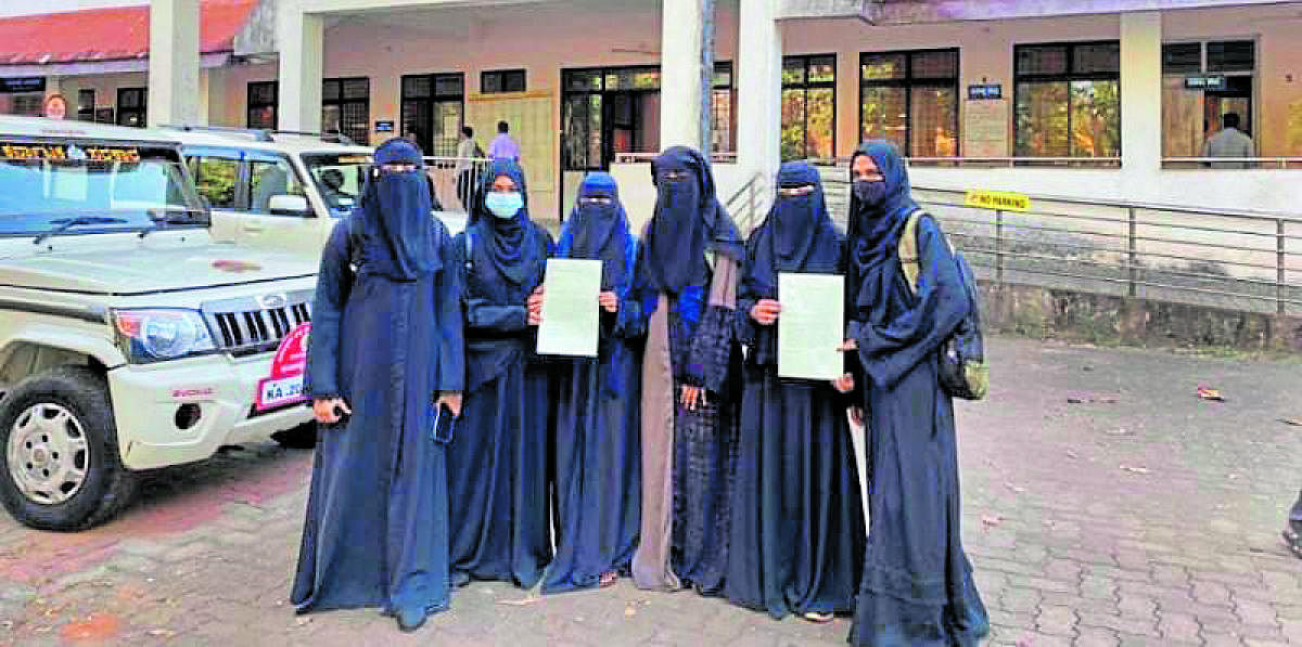 Hijab row: Students submit memorandum to ADC