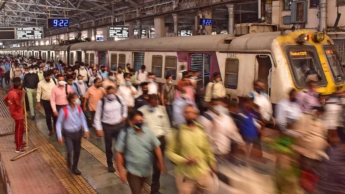 HC asks Maharashtra to submit records on Covid-19 SOPs banning unvaccinated in trains