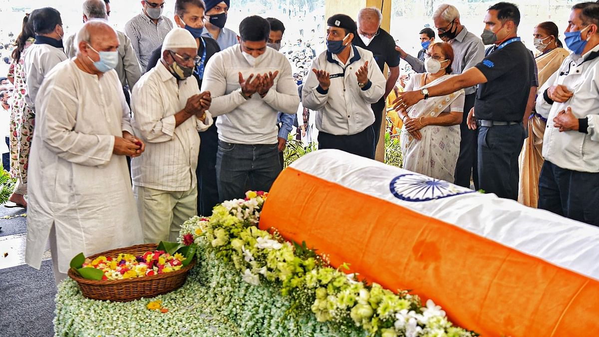 Industrialist Rahul Bajaj cremated with full state honours in Pune