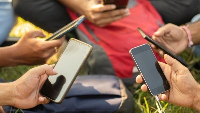 India's mobile subscriber count down by 1.28 crore in Dec 2021, says Trai data