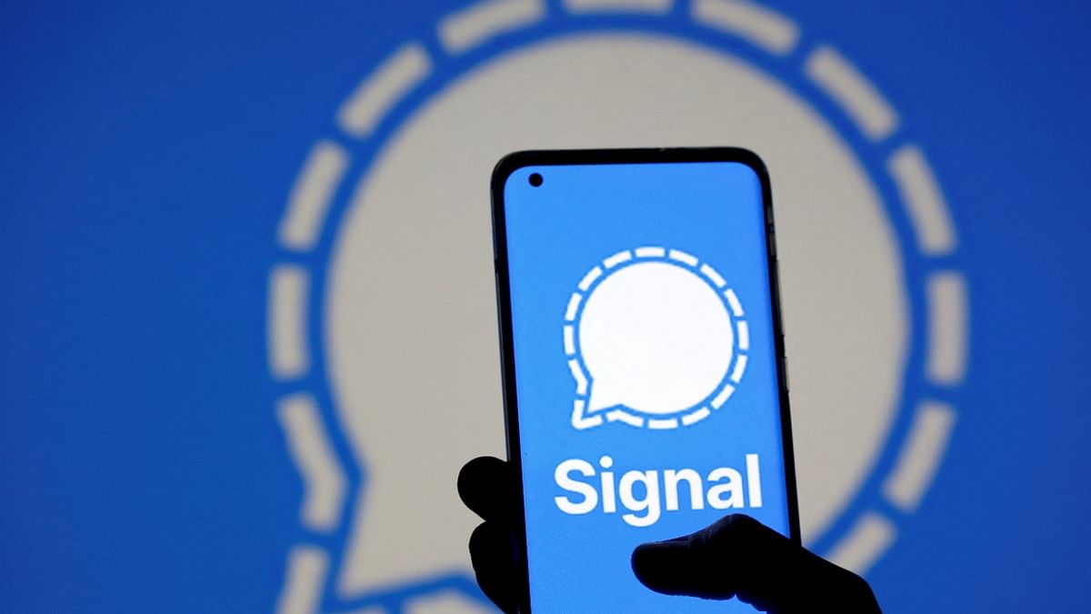 Signal says messages circulating about app's hacking false