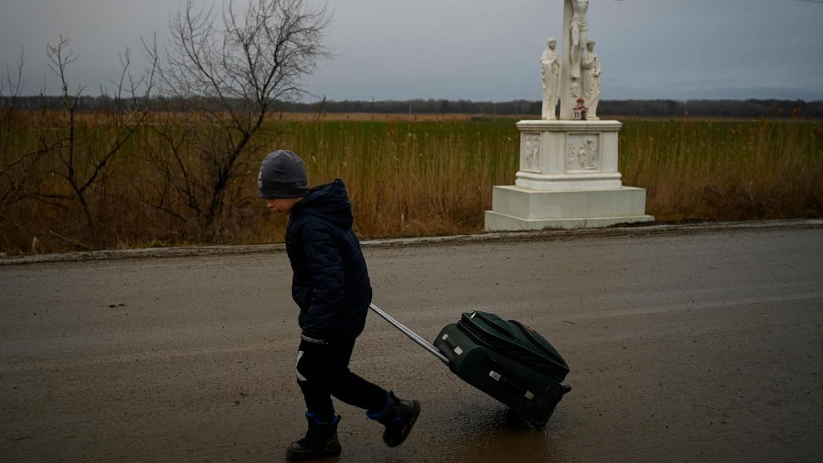 Ukrainian refugee, 11, crosses Slovak border alone