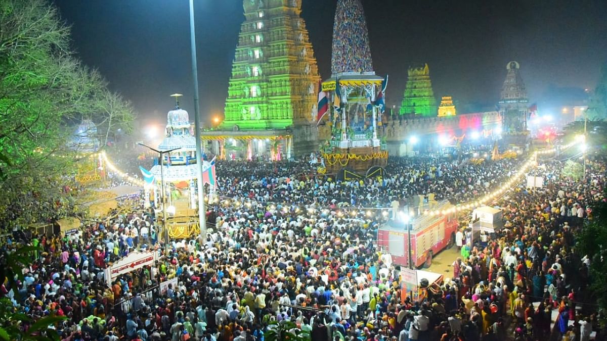 Thousands throng Maha Rathotsava in Nanjangud