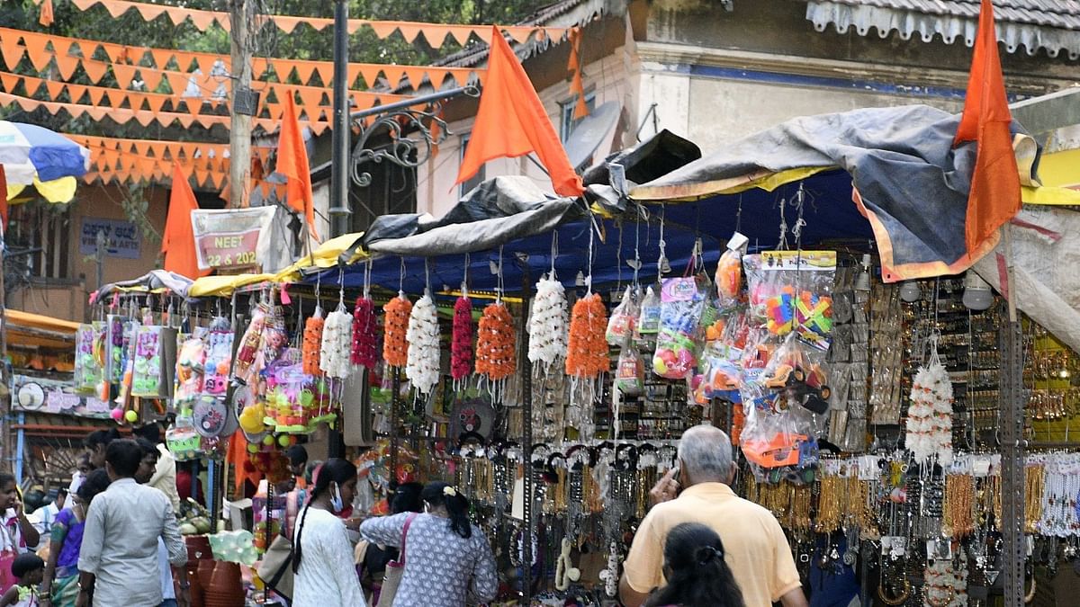 Bajrang Dal 'bans' Muslims from Shivamogga fair, mandates display of saffron flags at stalls
