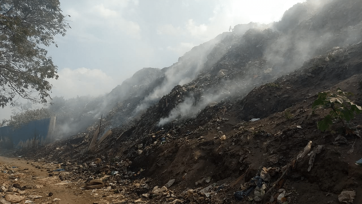 Blaze at Delhi's Ghazipur dumping yard rages, 2 fire tenders involved in dousing flames