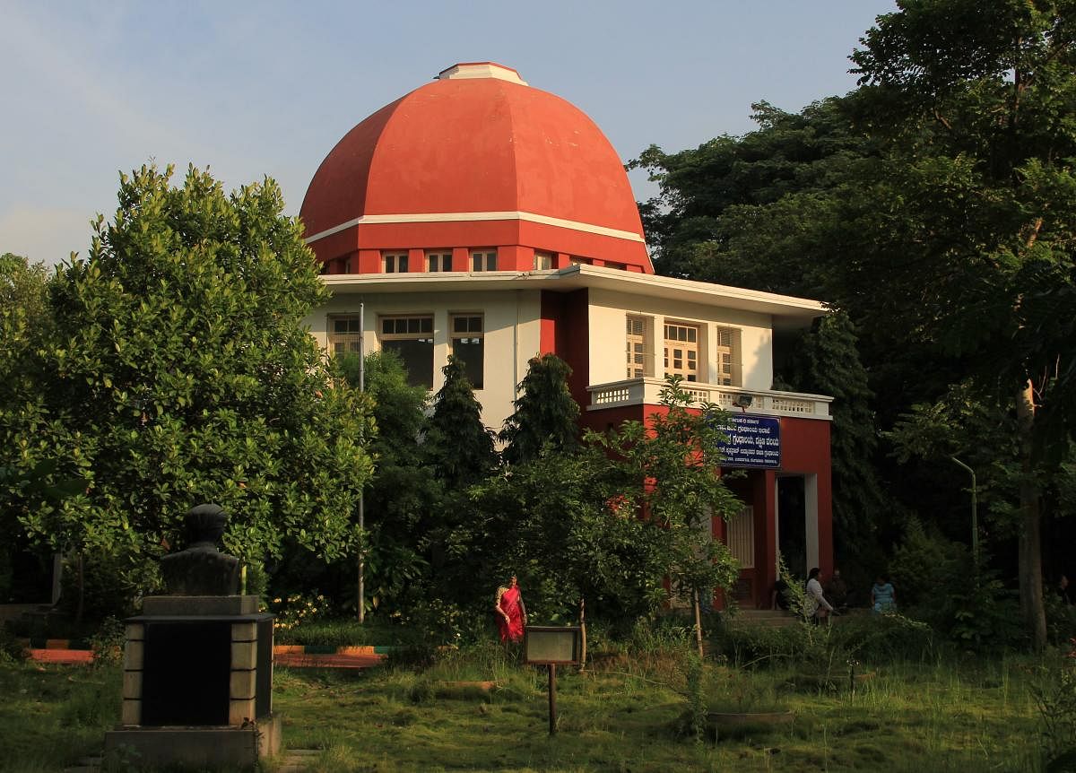 Building around a dome