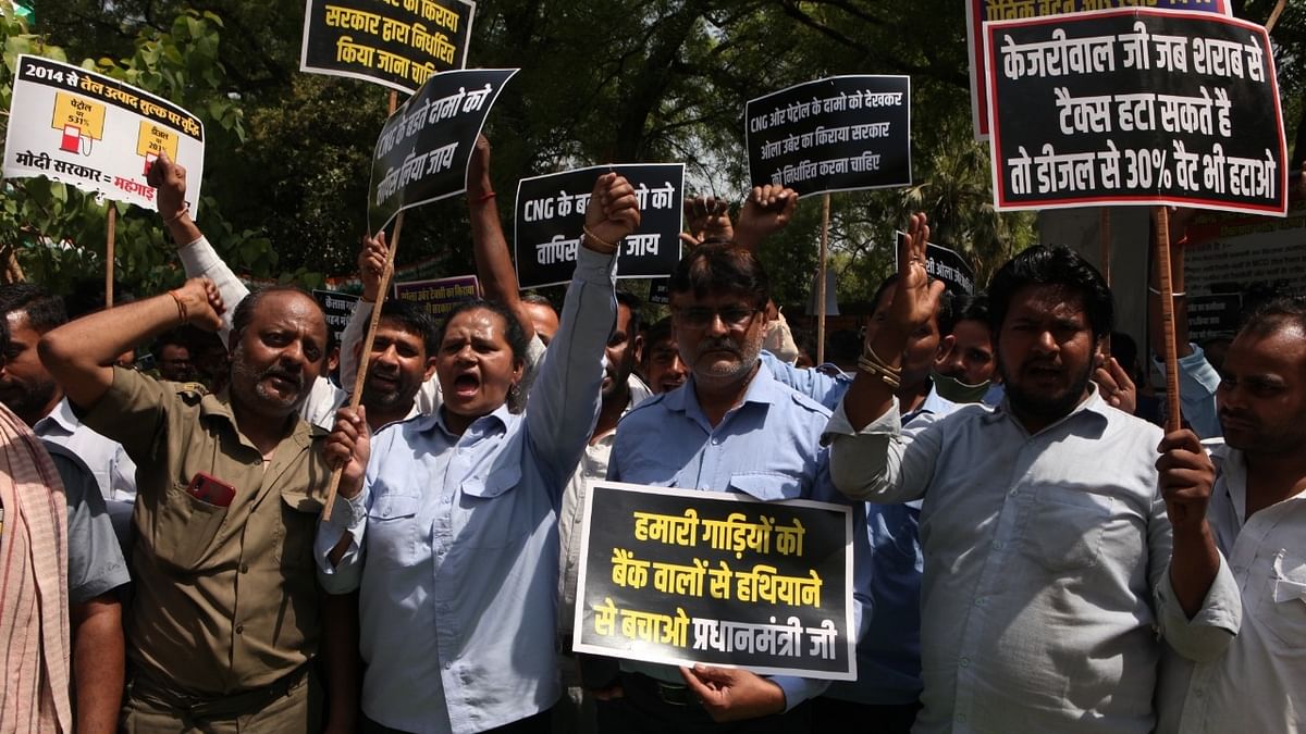 Delhi cab, auto drivers stage protest at Jantar Mantar against rising CNG prices