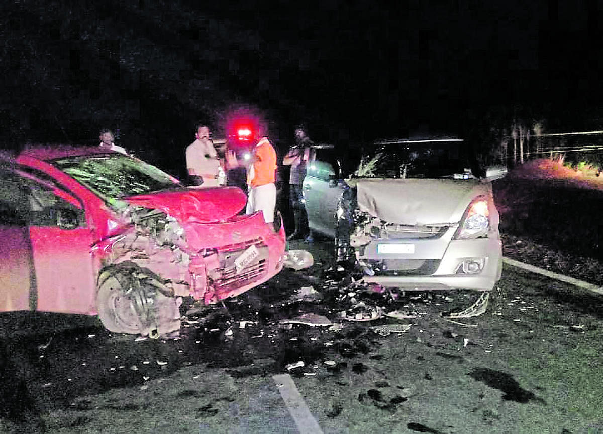 One killed, 4 injured in accident