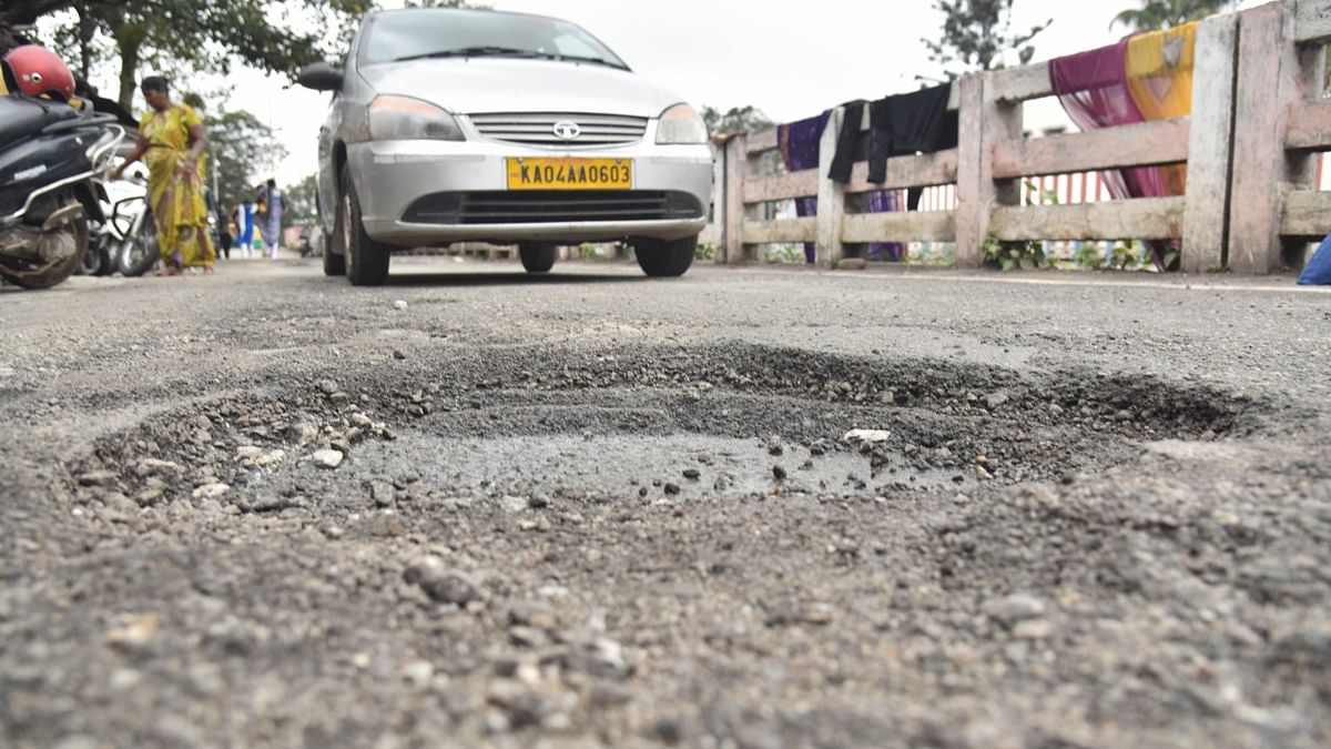 Start filling potholes immediately, Karnataka HC tells Python machine operator