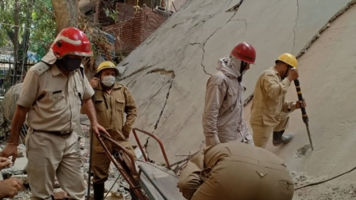 2 dead, 3 rescued after building collapses in Delhi; FIR lodged