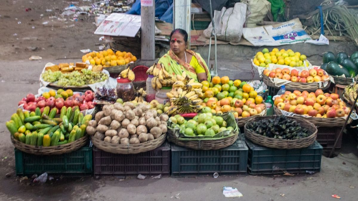 Centre extends colateral-free loans to street vendors till December 2024